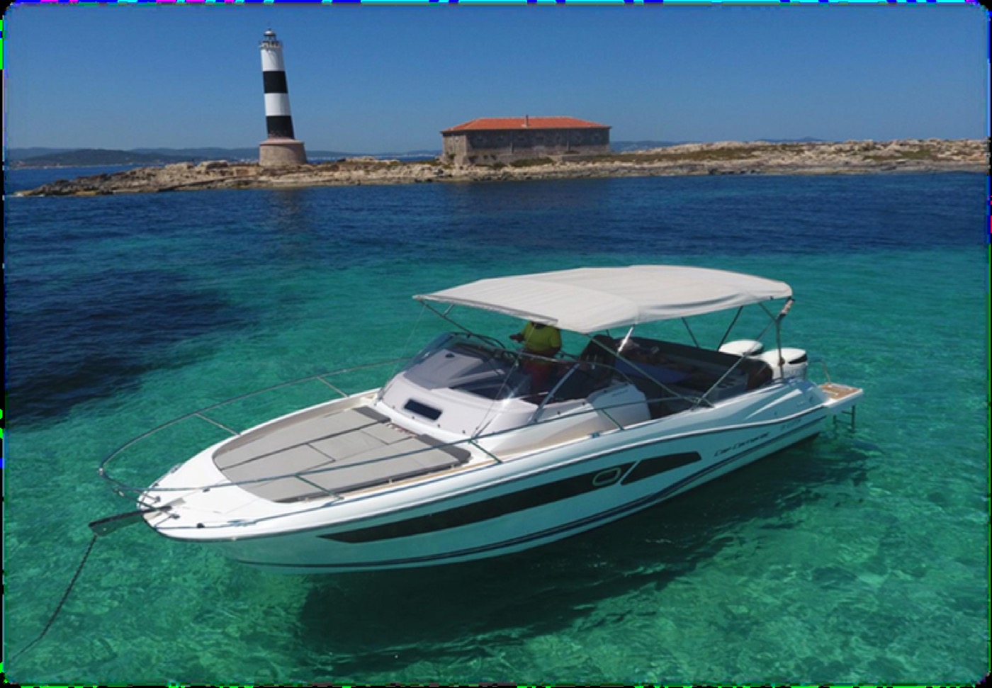 Cap Camarat 9.0 WA Thymar navegando en Ibiza